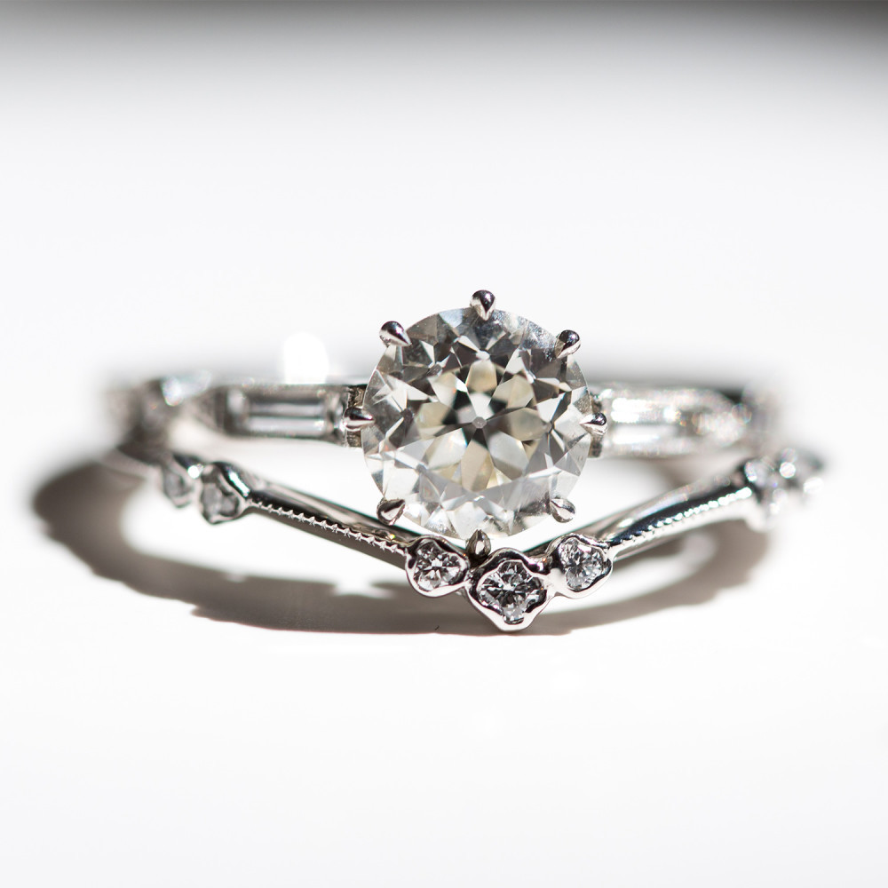 Curved Diamond Ring 