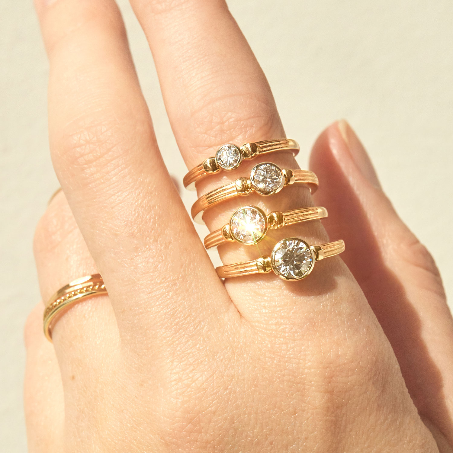 Column Solitaire Diamond Ring 
