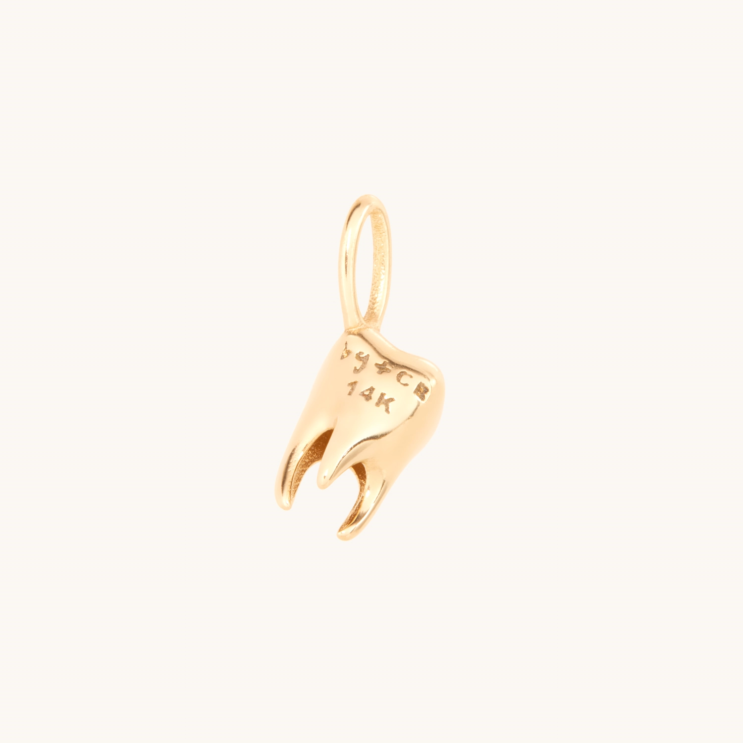 1180-bite-the-hand-charm-yellow-gold–1.webp