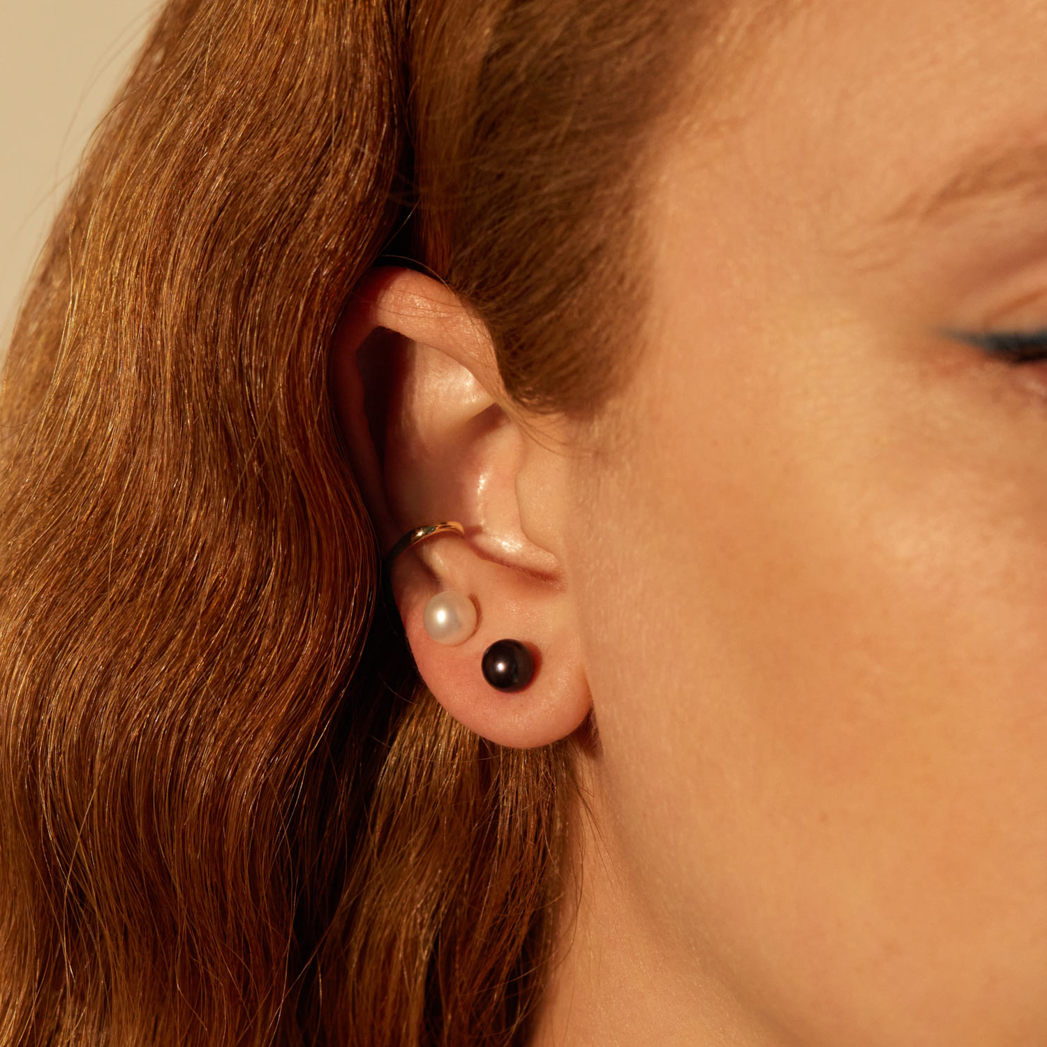 Black & White Pearl Stud (single)