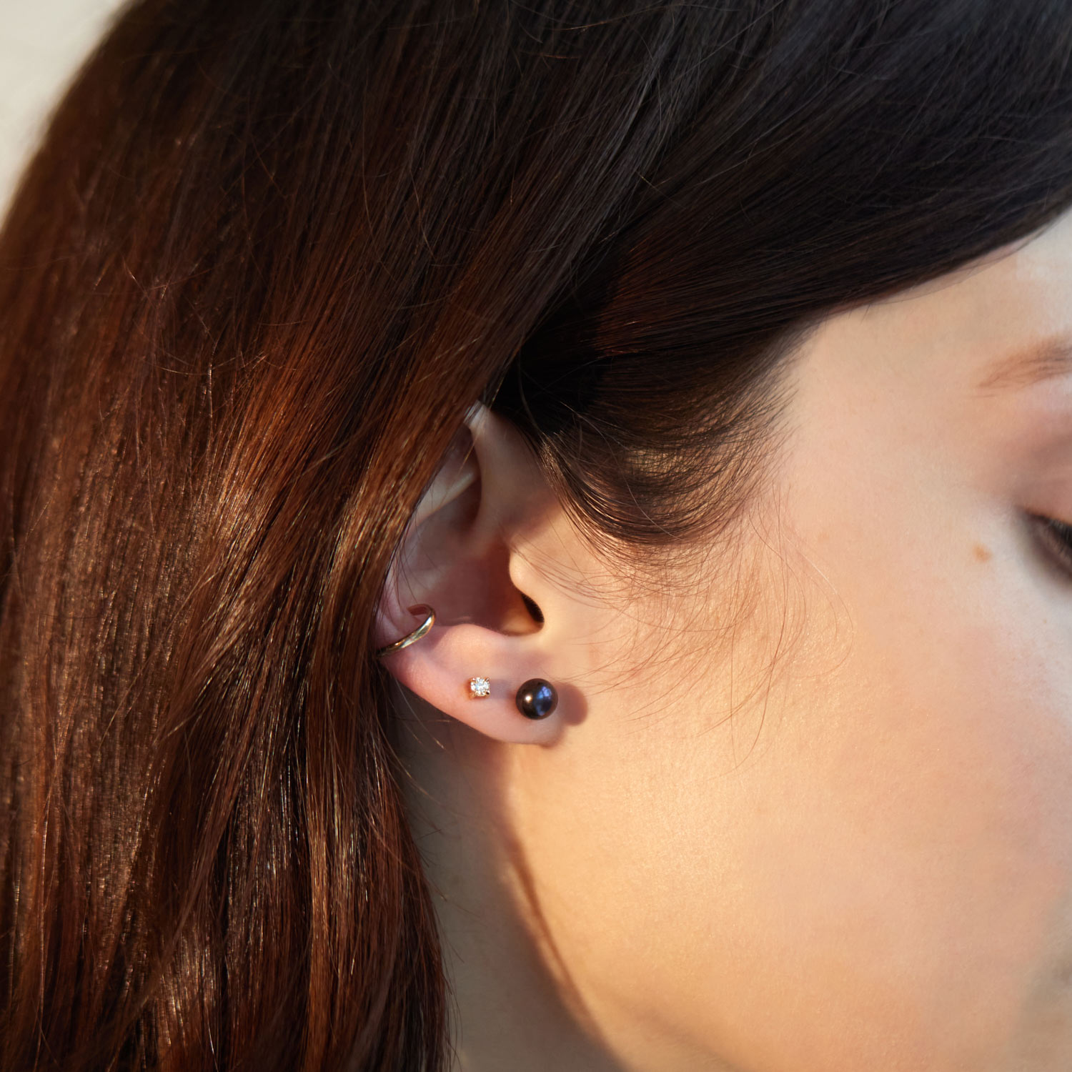220-black-amp-white-pearl-stud-single–1.jpg