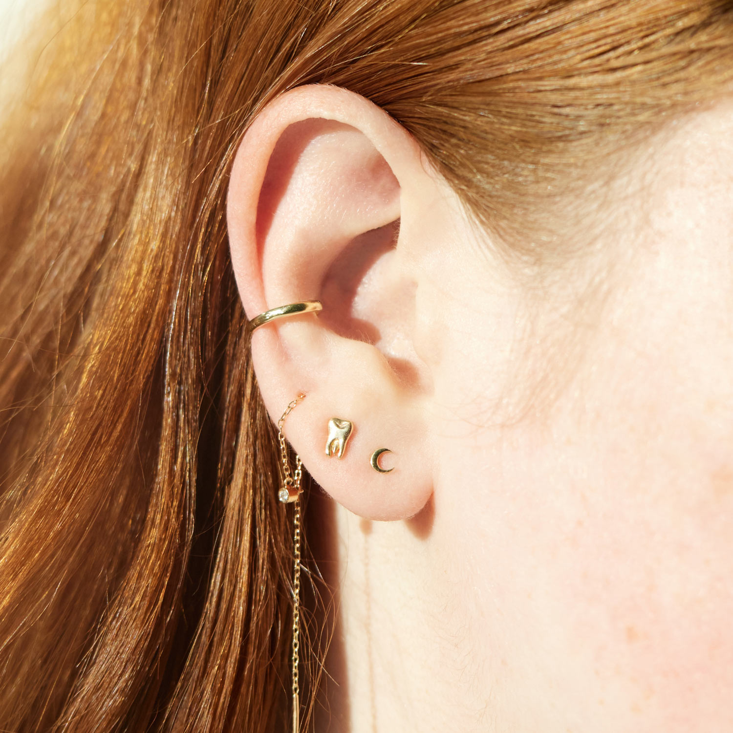 313-bite-the-hand-stud-yellow-gold-single–1.jpg