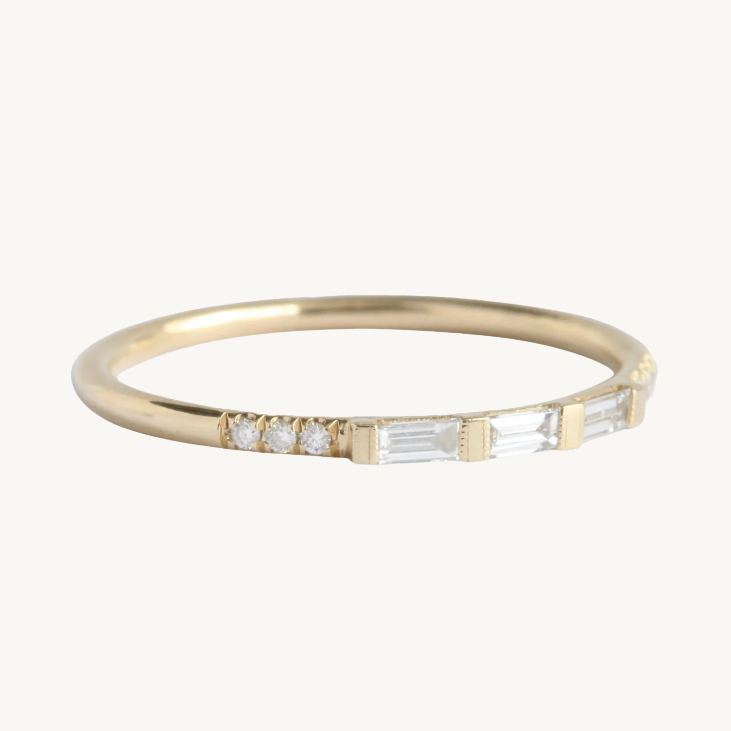33-equilibrium-baguette-diamond-ring–1.webp