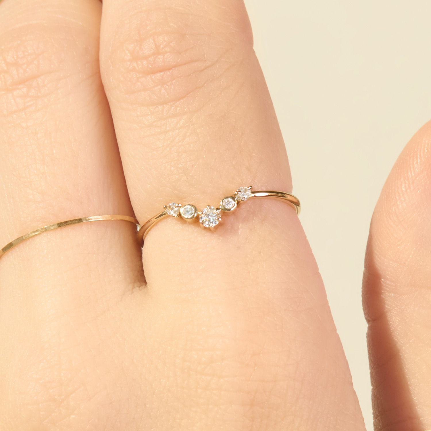 Astra Curved Diamond Band 