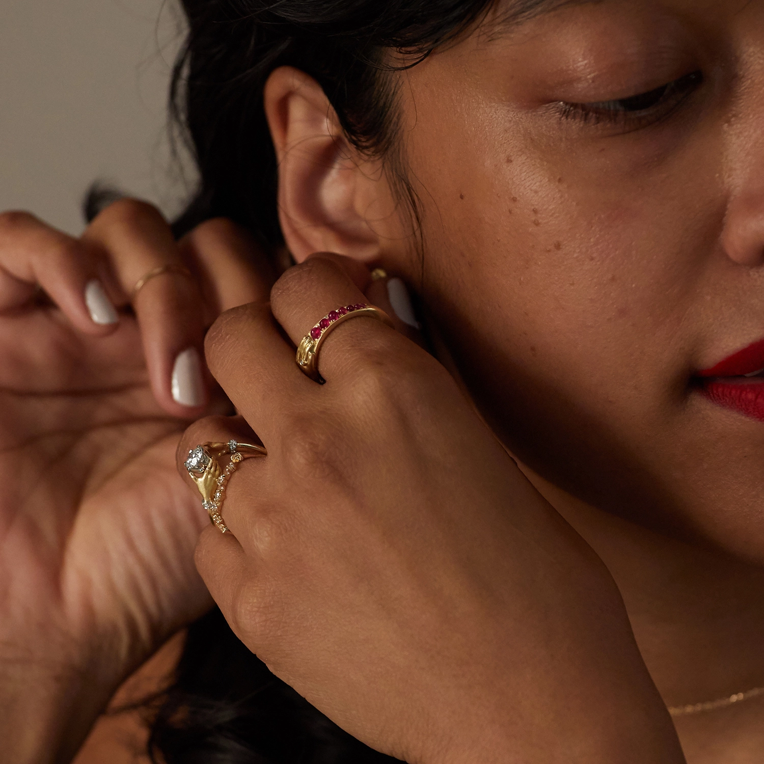 64-cupping-hands-diamond-ring–1.webp