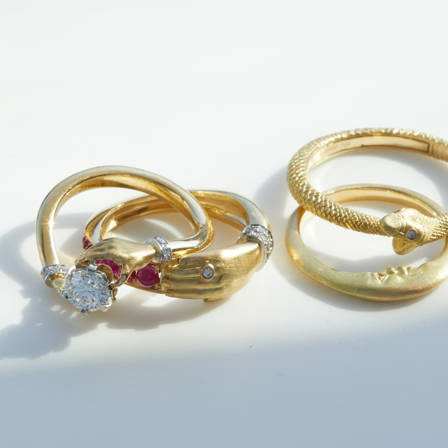 64-cupping-hands-diamond-ring–1.webp