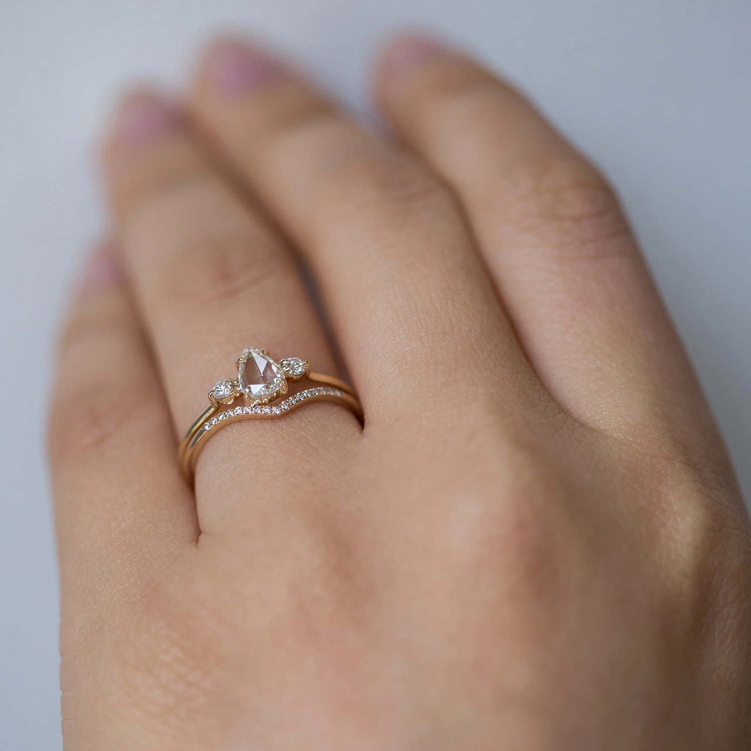 Fairy Light Demi-Pavè°· Diamond Curved Band 